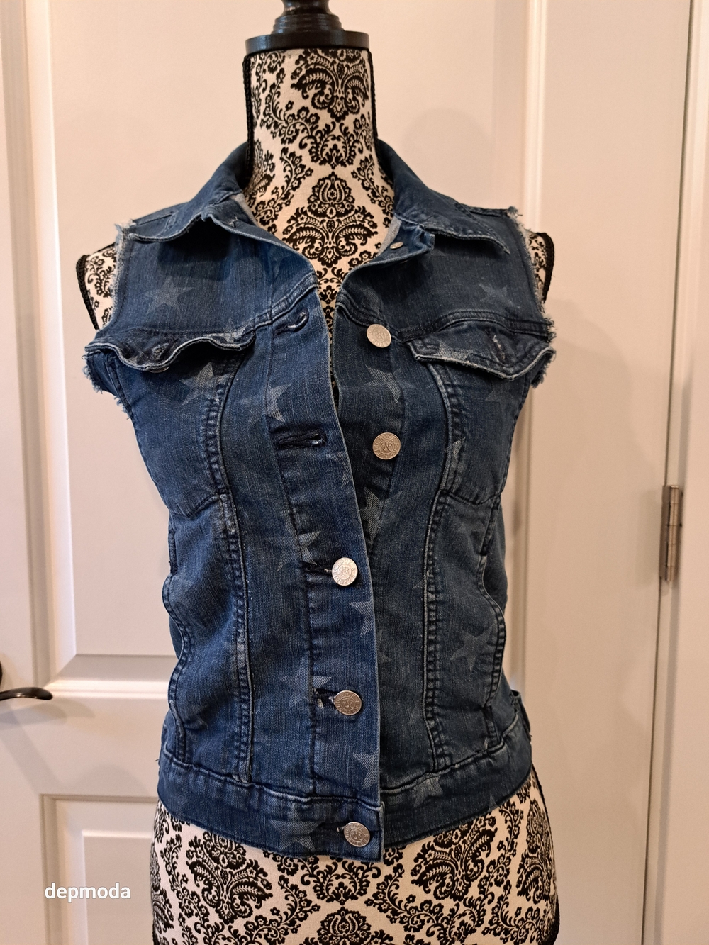 Rock & Republic jean vest Medium Blue Star-Print Denim Pocket Buttons size XS - Picture 4 of 13